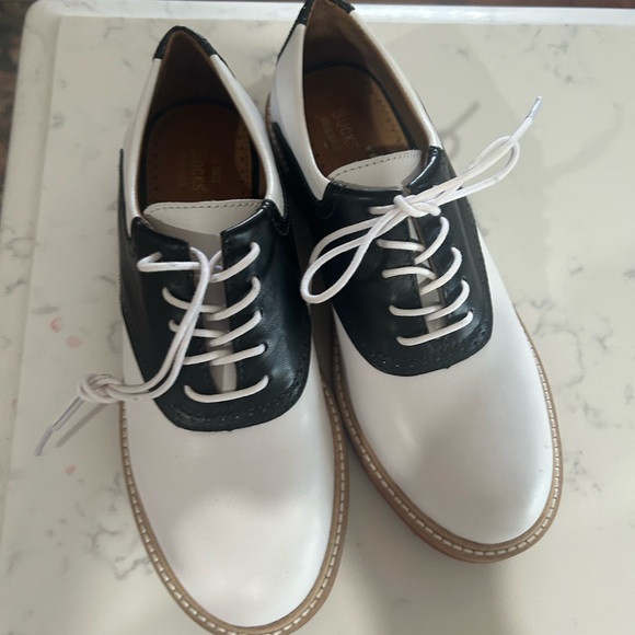Black and White Leather Saddle Oxfords with Low Heel - Picture 1 of 7